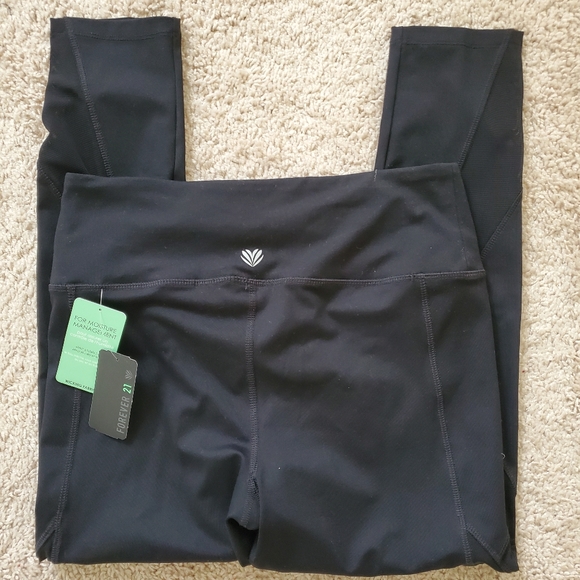 Forever 21 Black Leggings Capri Size Medium - Picture 3 of 8